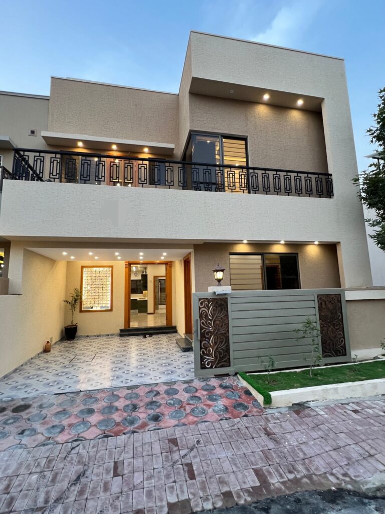 A house for sale in Lahore, Pakistan located in Bahria Town Phase 8.