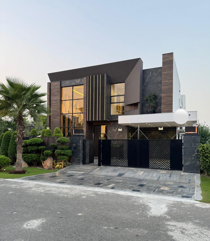 5 Bed House For Sale In Lahore DHA 7