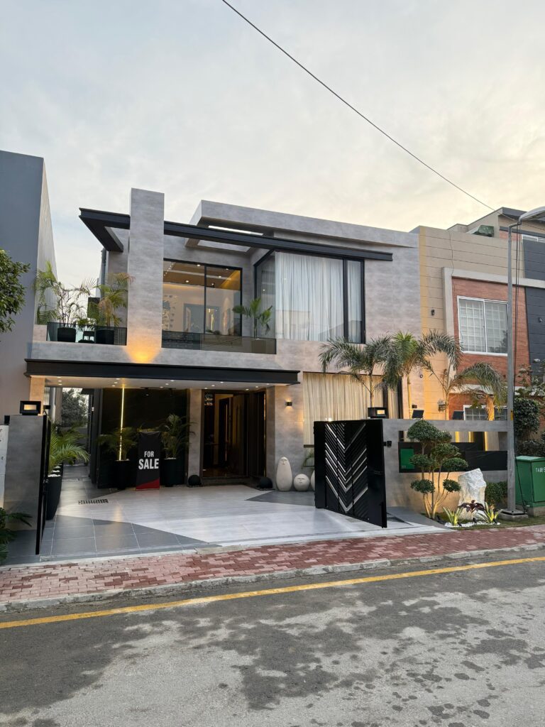5 Bedroom House For Sale In Lahore | Bahria Town