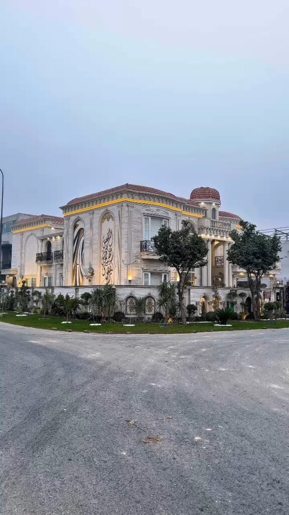 Stunning 6 Bedroom House For Sale In Lahore | DHA 8