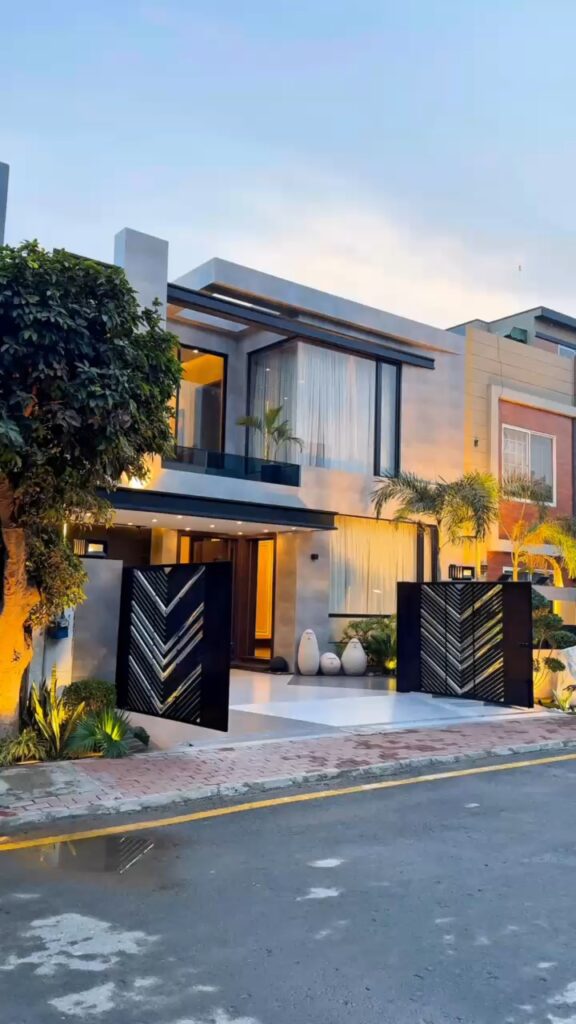 5 Bedroom House For Sale In Lahore | Bahria Town