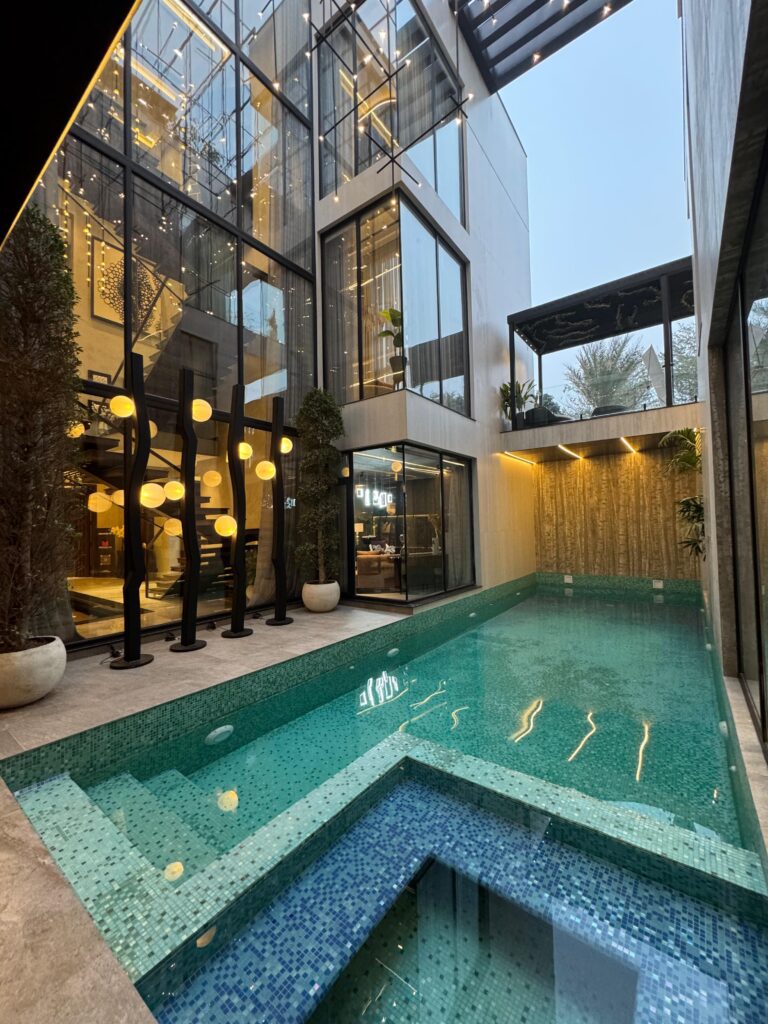 8 Bed House With A Swimming Pool For Sale In Lahore