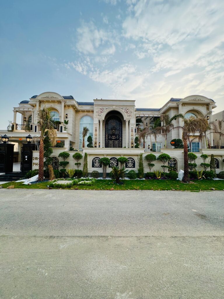 Furnished 2 Kanal 7 Bed House For Sale In Lahore With Swimming Pool