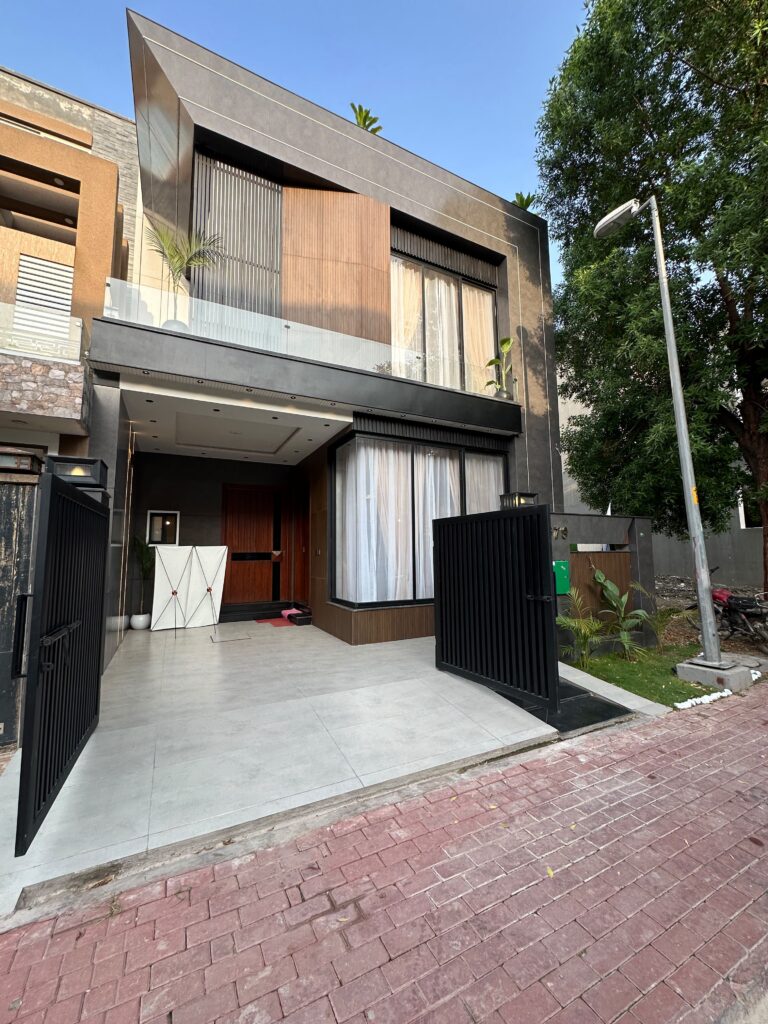 3 Bed House for Sale in Bahria Town, Lahore