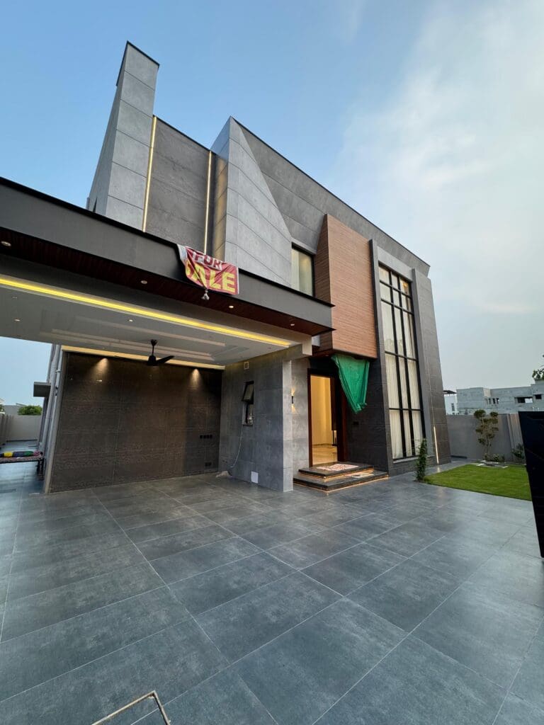 Chic house with elegant entrance